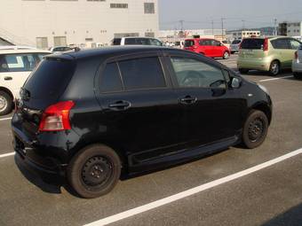 2006 Toyota Vitz Photos