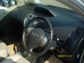 2006 Toyota Vitz Photos