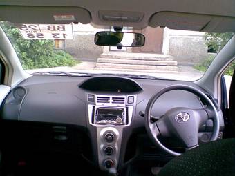 2006 Toyota Vitz Photos
