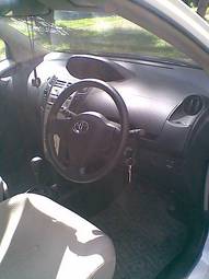 2006 Toyota Vitz Photos