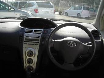 2006 Toyota Vitz Photos