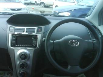 2006 Toyota Vitz Photos