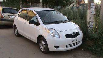 2006 Toyota Vitz Photos