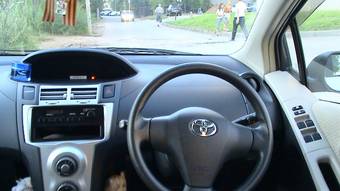 2006 Toyota Vitz Photos