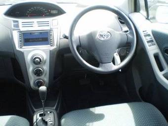 2006 Toyota Vitz Photos
