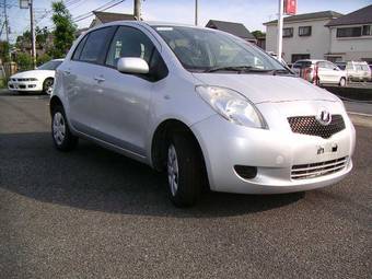 2006 Toyota Vitz Photos