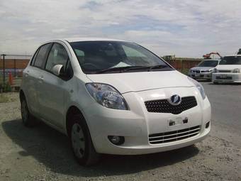 2006 Toyota Vitz Photos