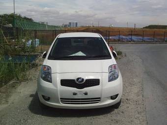 2006 Toyota Vitz Photos