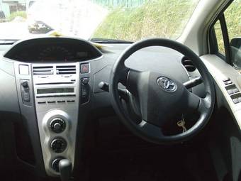 2006 Toyota Vitz Images