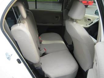 2006 Toyota Vitz Photos