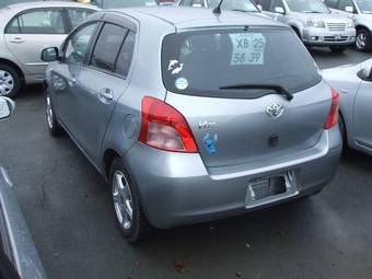 2006 Toyota Vitz Photos