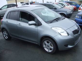 2006 Toyota Vitz Photos