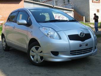 2006 Toyota Vitz Photos