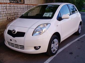 2006 Toyota Vitz Photos