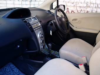 2006 Toyota Vitz Photos