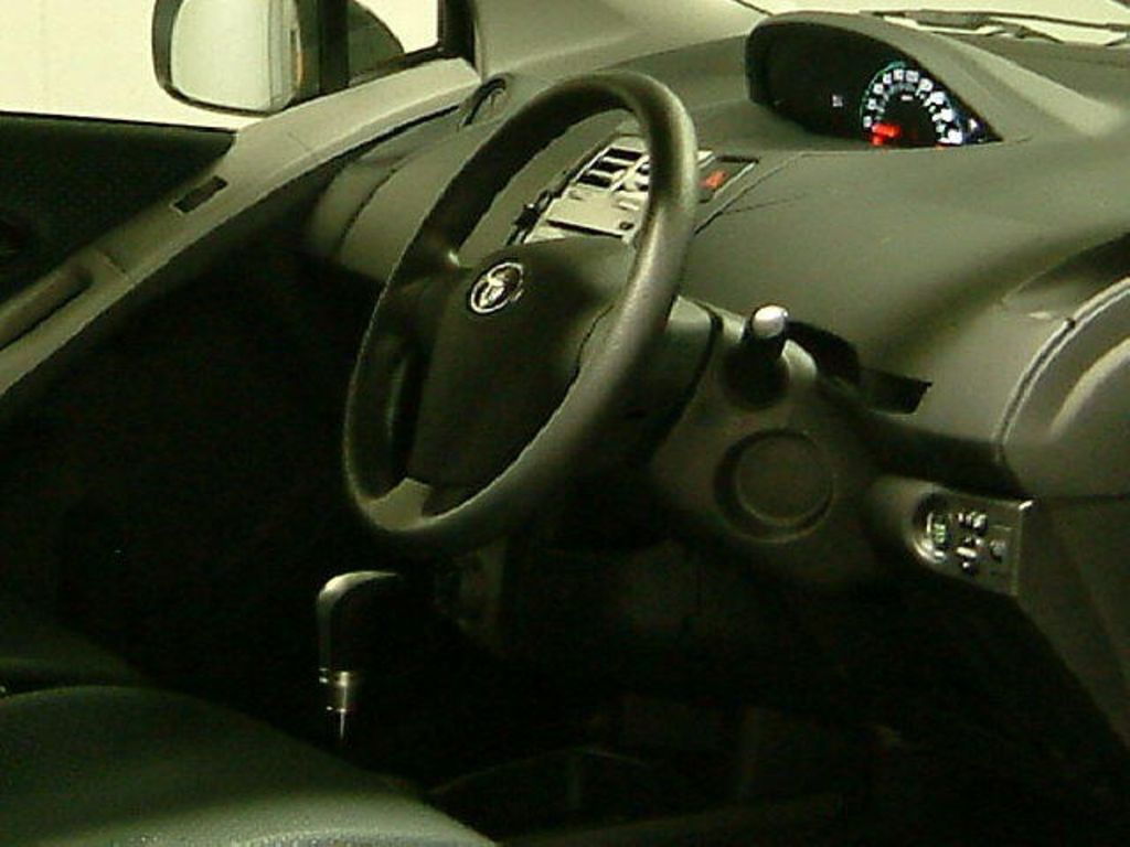 2007 Toyota Vitz