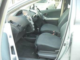 2007 Toyota Vitz Photos