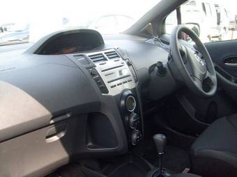 2007 Toyota Vitz Images