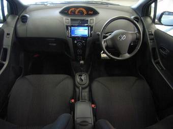 2007 Toyota Vitz Photos