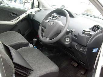 2008 Toyota Vitz Images