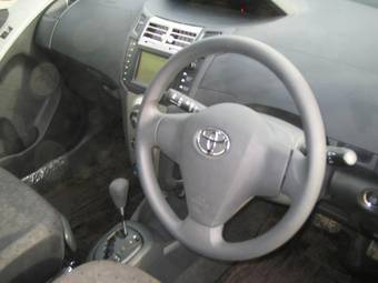 2009 Toyota Vitz Pictures