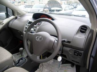 2009 Toyota Vitz Images