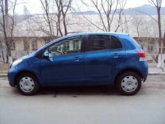 2009 Toyota Vitz Photos