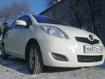 2010 Toyota Vitz Photos