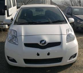 2010 Toyota Vitz Photos