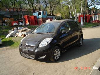 2010 Toyota Vitz Photos