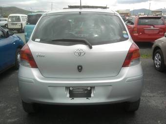 2010 Toyota Vitz Images