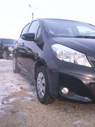 2011 Toyota Vitz Photos