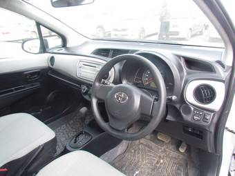 2011 Toyota Vitz Photos