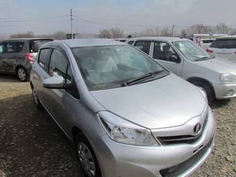 2011 Toyota Vitz Photos