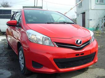 2011 Toyota Vitz Photos