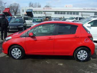 2011 Toyota Vitz Pics