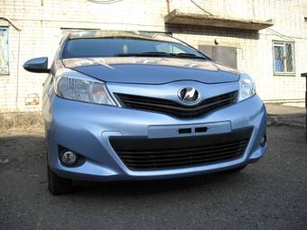 2011 Toyota Vitz Photos