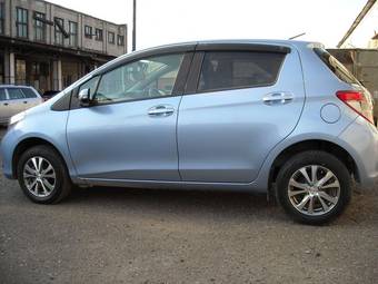 2011 Toyota Vitz Photos