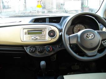 2011 Toyota Vitz Images