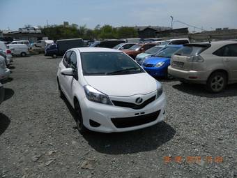 2011 Toyota Vitz Photos