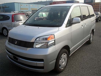2001 Toyota Voxy