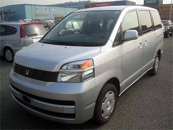 2001 Toyota Voxy