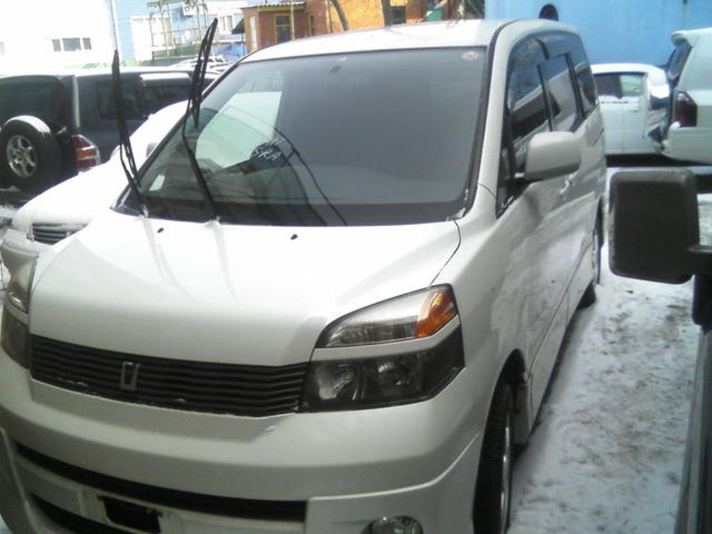 2001 Toyota Voxy