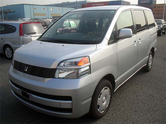 2001 Toyota Voxy Photos