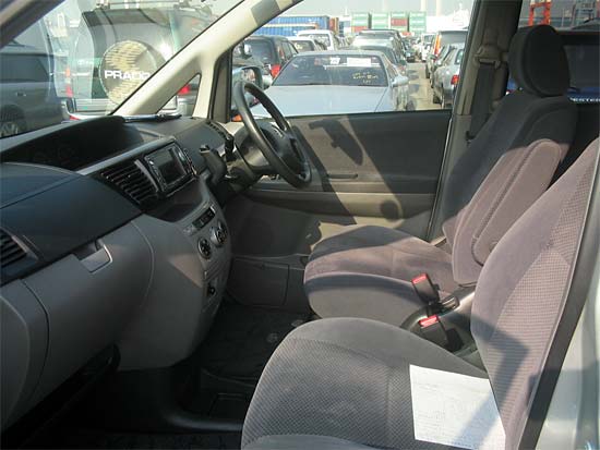 2001 Toyota Voxy Pictures