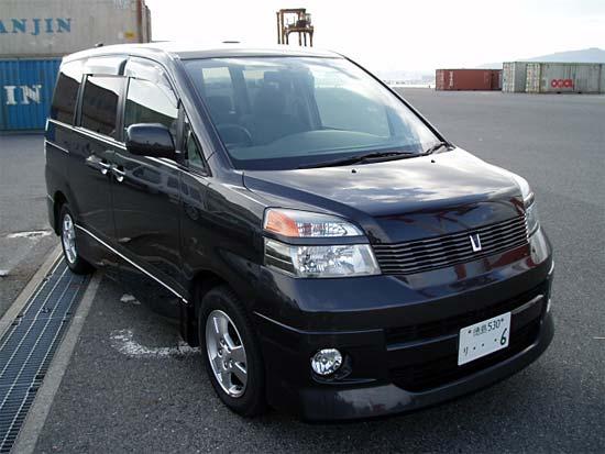 2001 Toyota Voxy Images