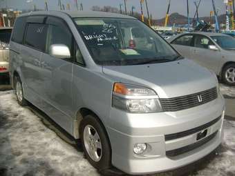 2001 Toyota Voxy Pictures