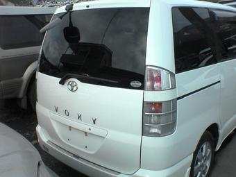 2002 Toyota Voxy