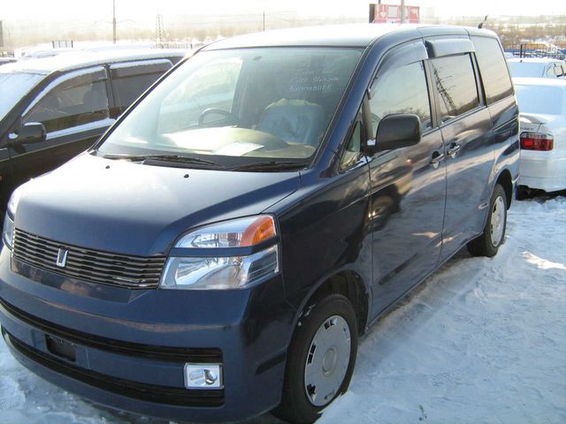 2002 Toyota Voxy