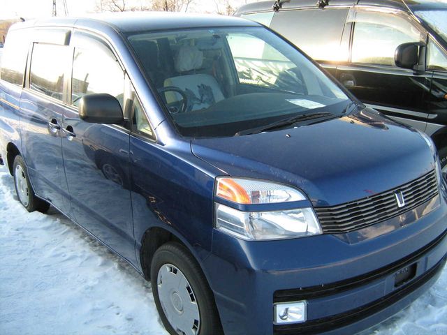 2002 Toyota Voxy